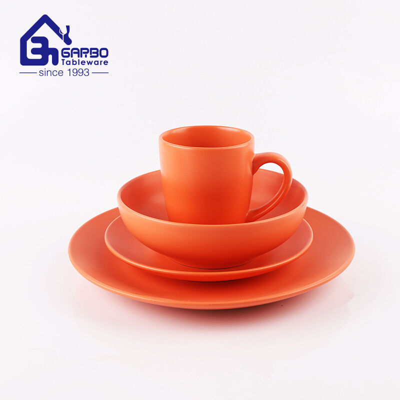 Color Glazed Decoration on Porcelain Tableware: Adding Vibrancy to Your Dining Experience