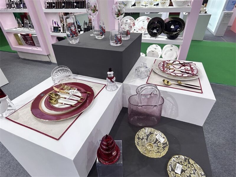 The 13th Luxehome Shanghai 2024 Garbo displays over 500 different new and popular tableware items