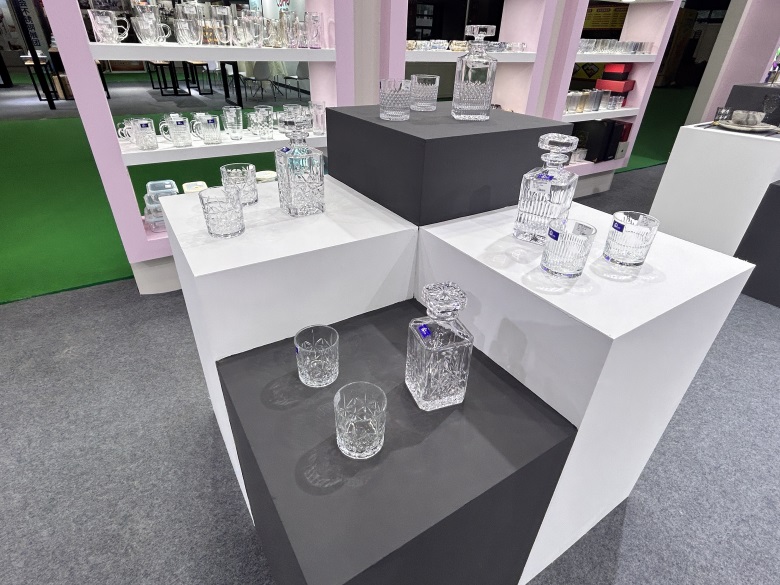 The 13th Luxehome Shanghai 2024 Garbo displays over 500 different new and popular tableware items