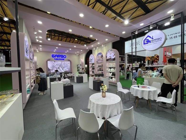 The 13th Luxehome Shanghai 2024 Garbo displays over 500 different new and popular tableware items