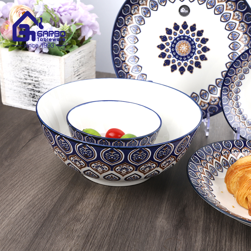 Functions of different sizes of ceramic dinnerware