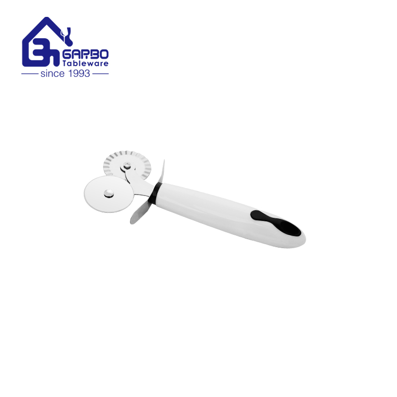 Factory Bulk Pack Kitchen Tool Professional Plastic Pizza Cutter