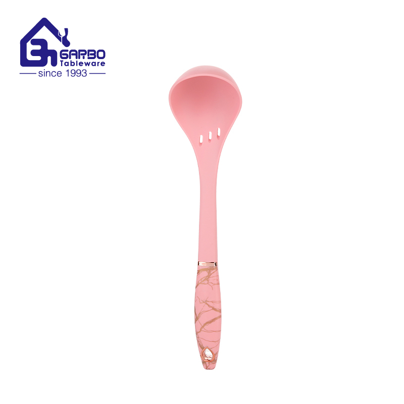 Made in China New Design Professional Silicone Soup Ladle Heat-Resistant Kitchen Essential 