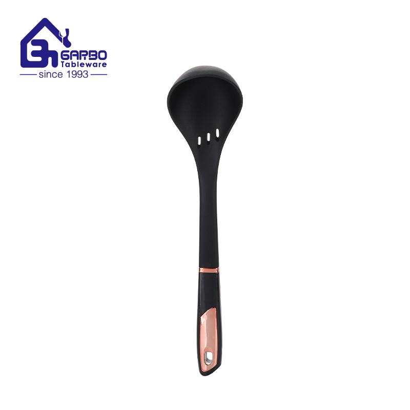 Made in China New Design Professional Silicone Soup Ladle Heat-Resistant Kitchen Essential 