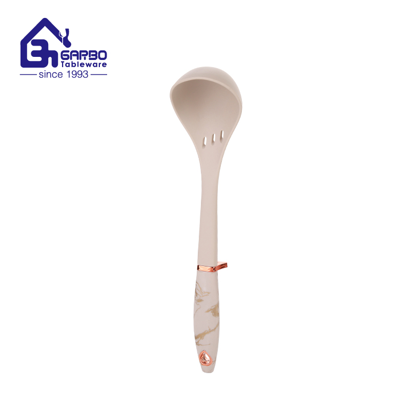 Made in China New Design Professional Silicone Soup Ladle Heat-Resistant Kitchen Essential 