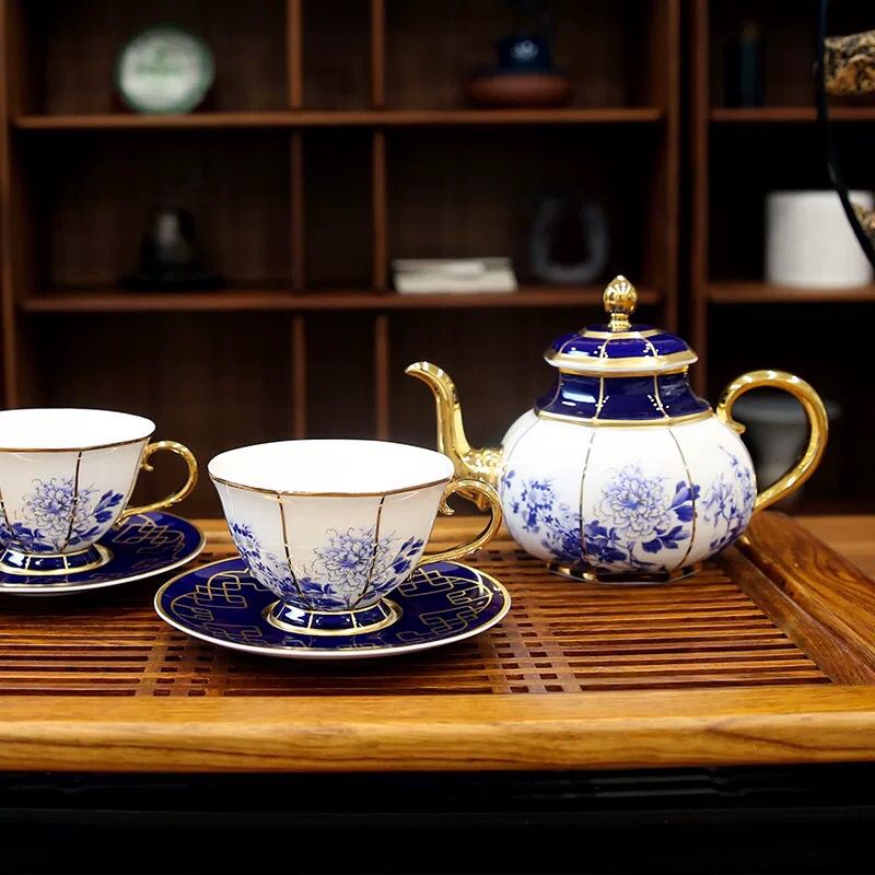 Popular hot selling ceramic drinking set classic porcelain tea drinks set from China.